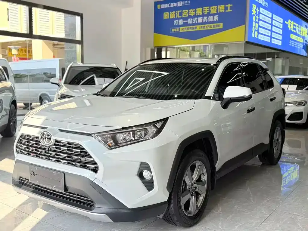 Toyota RAV4 — фото 9
