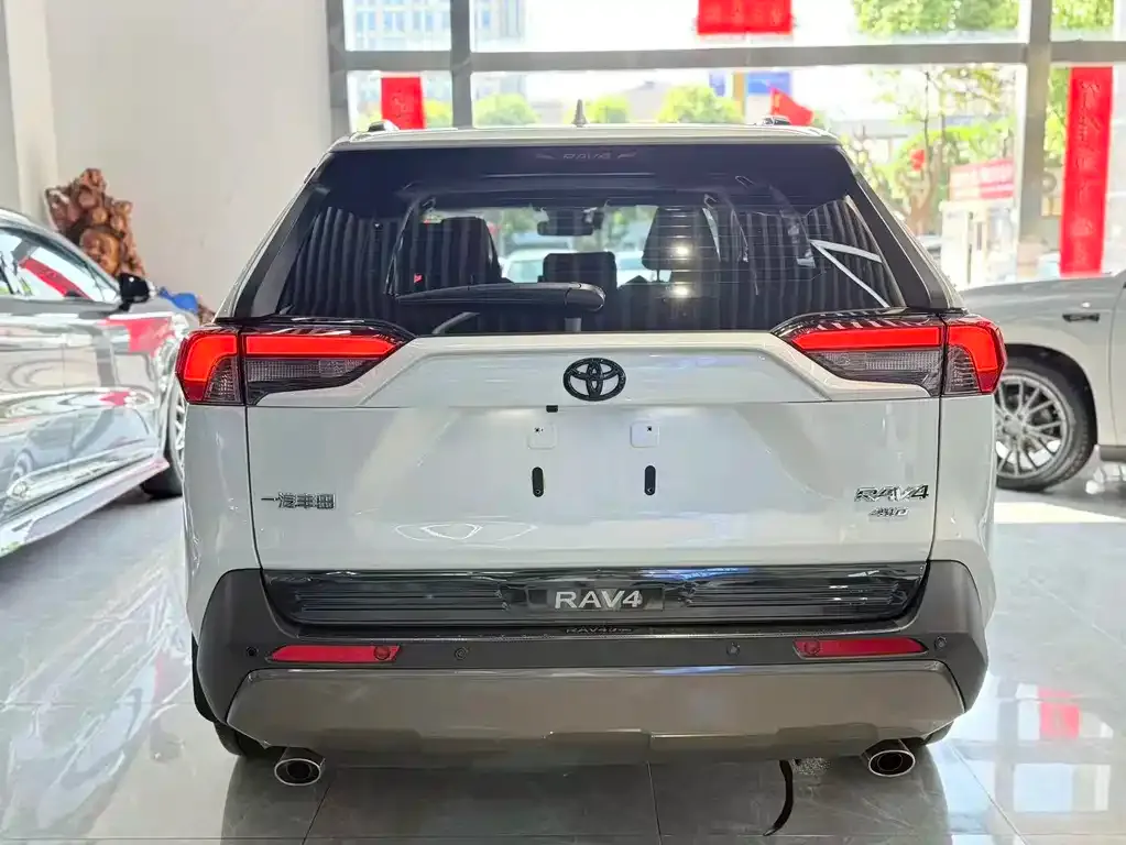 Toyota RAV4 — фото 6