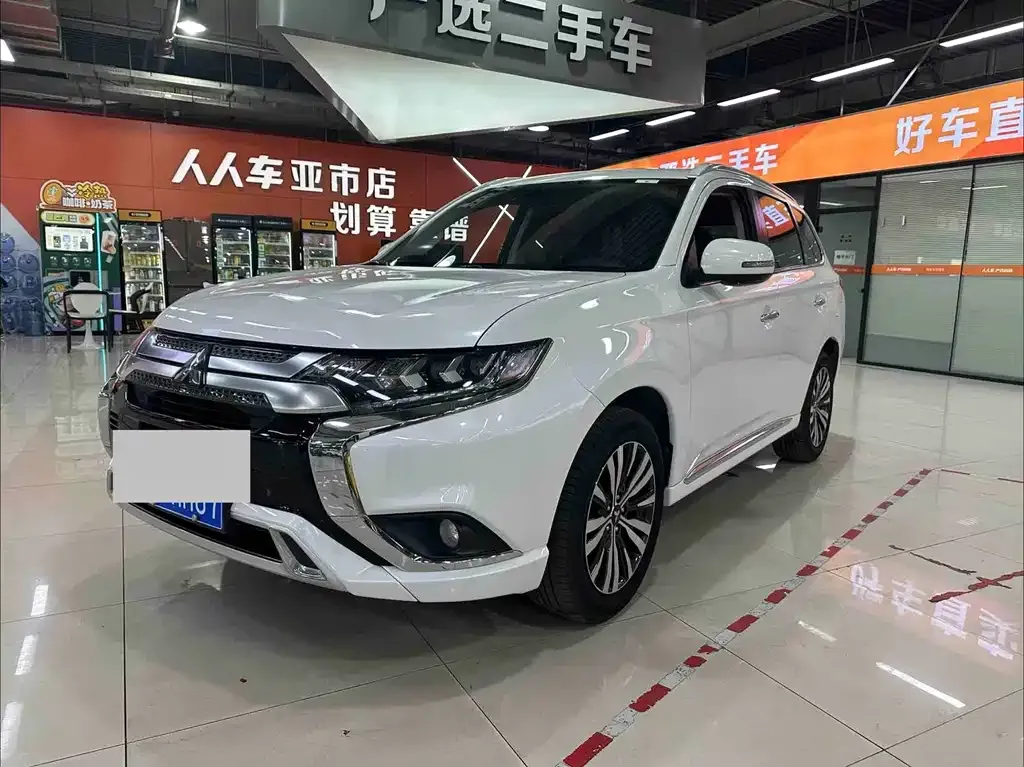 Mitsubishi Outlander — фото 1