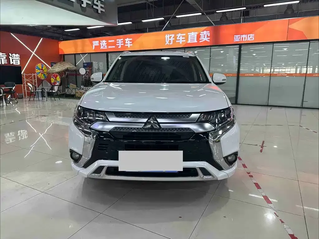 Mitsubishi Outlander — фото 8