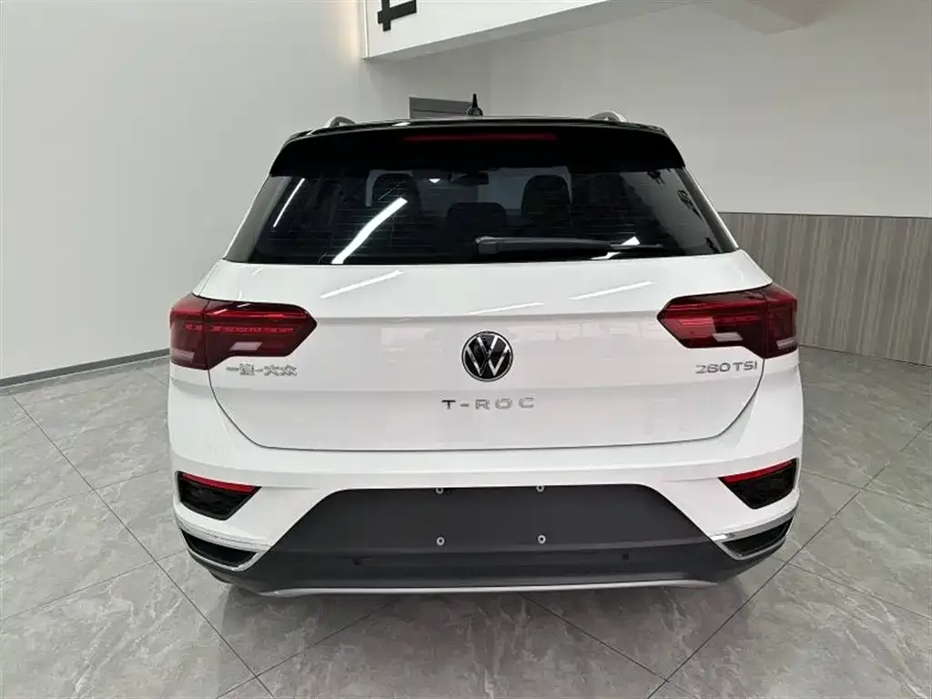 Volkswagen T-Roc — фото 10