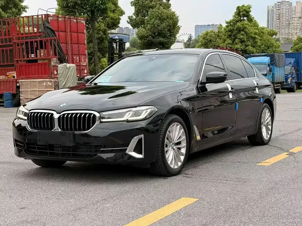 BMW 5 Series — фото 1