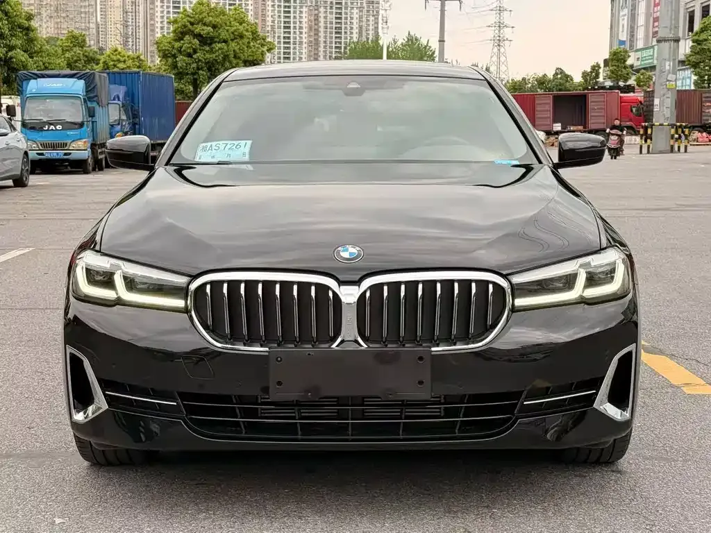 BMW 5 Series — фото 6