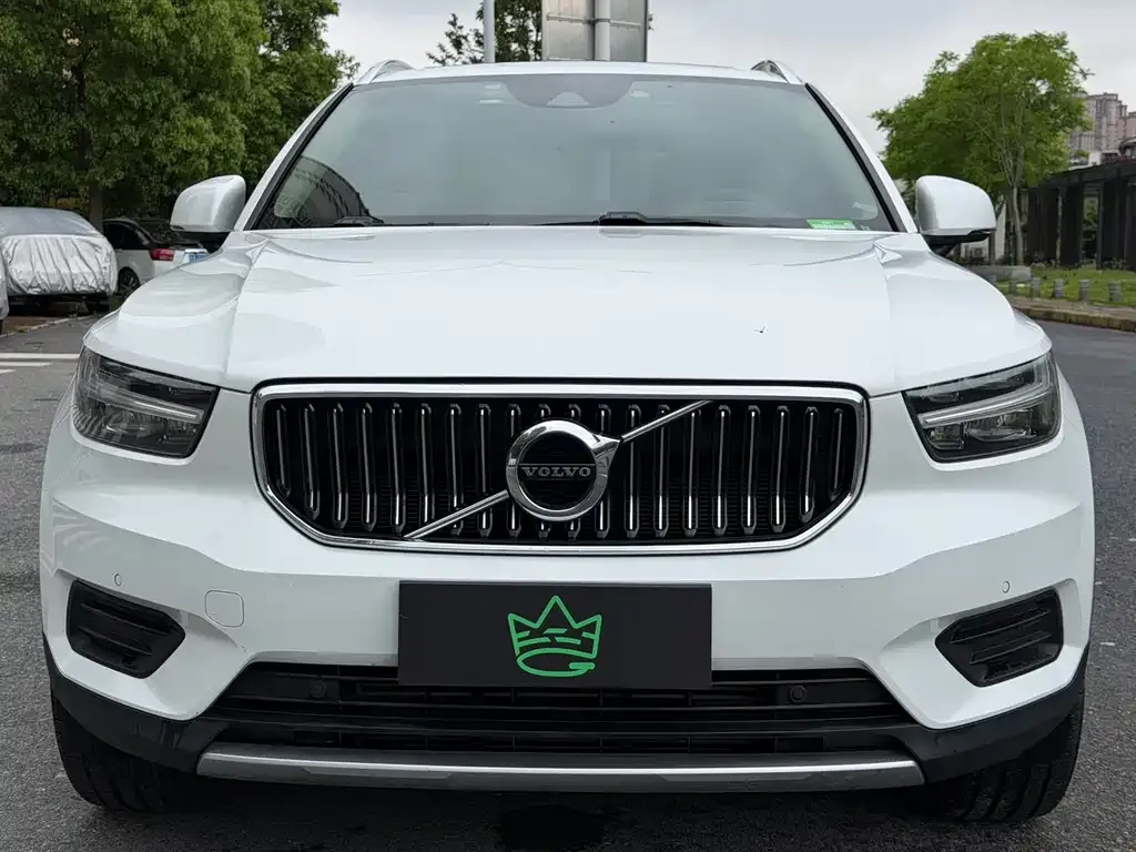 Volvo XC40 — фото 7