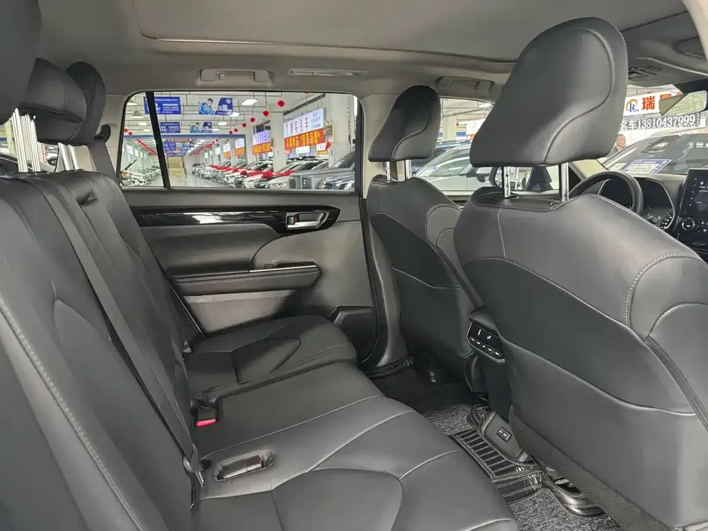 Toyota Highlander 2023 из CN, фото 9