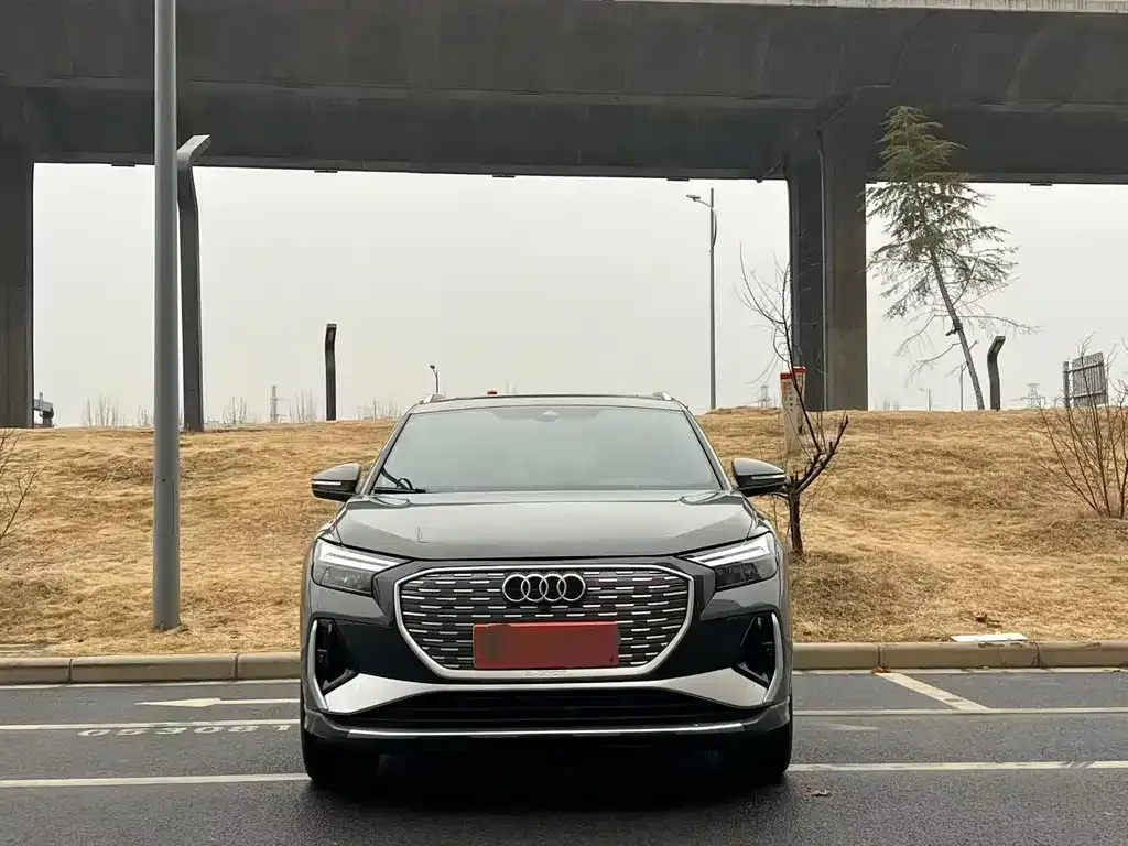 Audi Q4 e-tron — фото 7