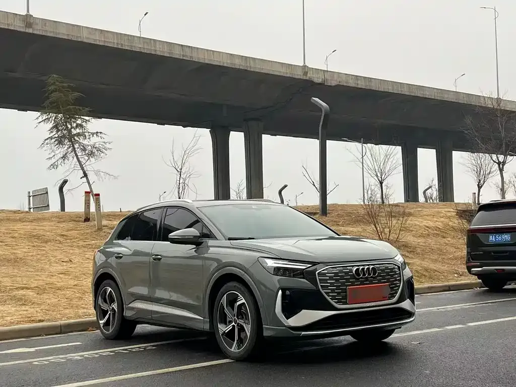 Audi Q4 e-tron — фото 4