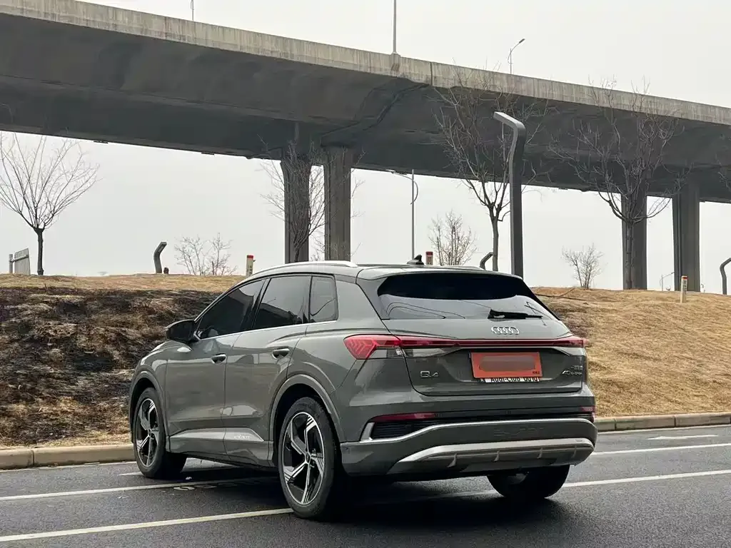 Audi Q4 e-tron — фото 6