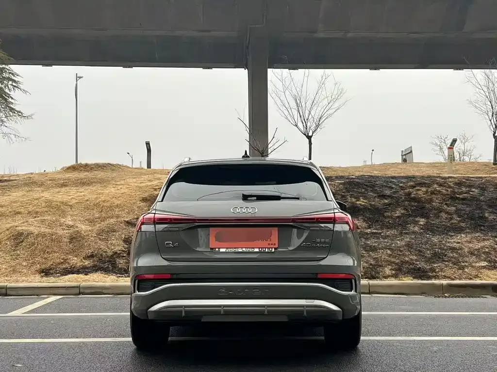 Audi Q4 e-tron — фото 8