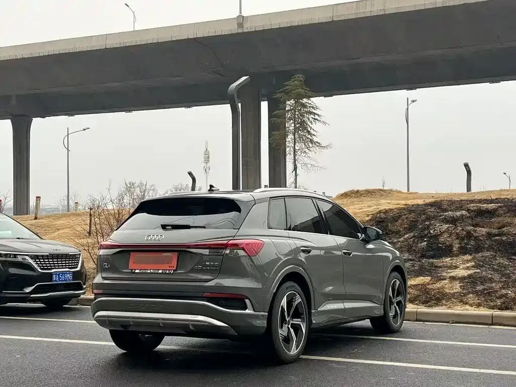 Audi Q4 e-tron — фото 3