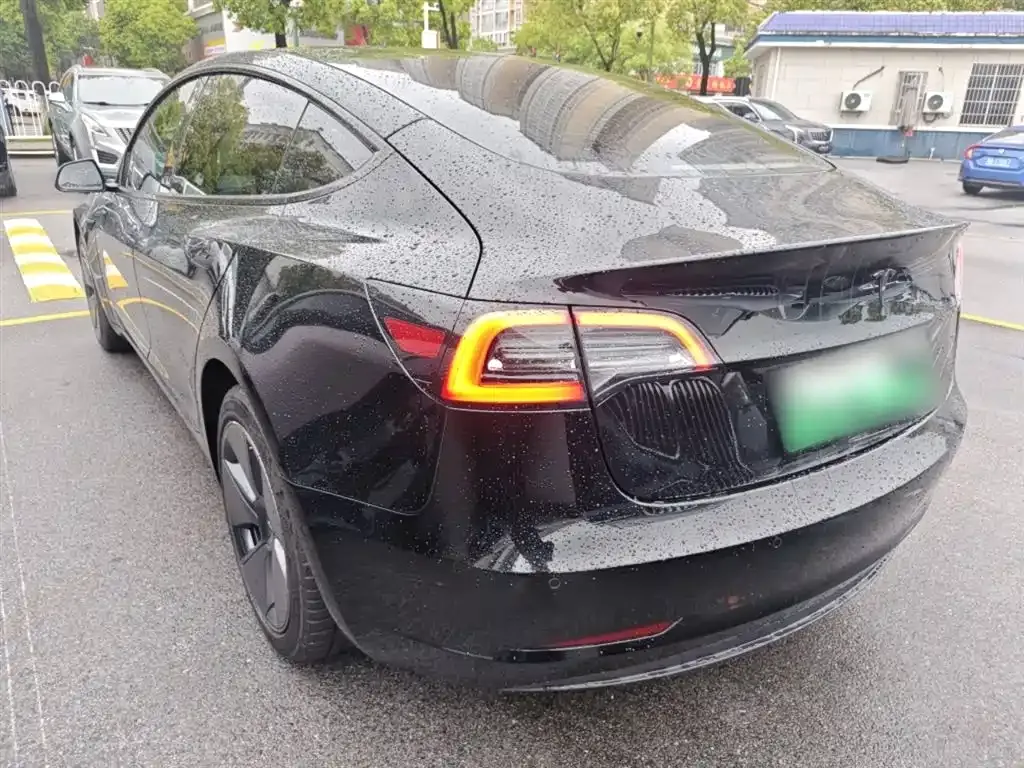 Tesla Model 3 — фото 4