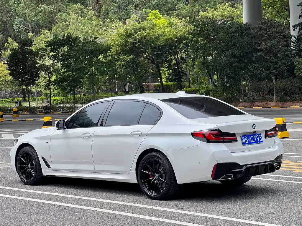 BMW 5 Series — фото 10