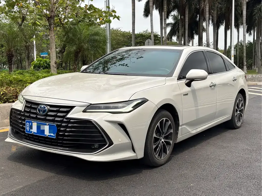 Toyota Avalon — фото 1