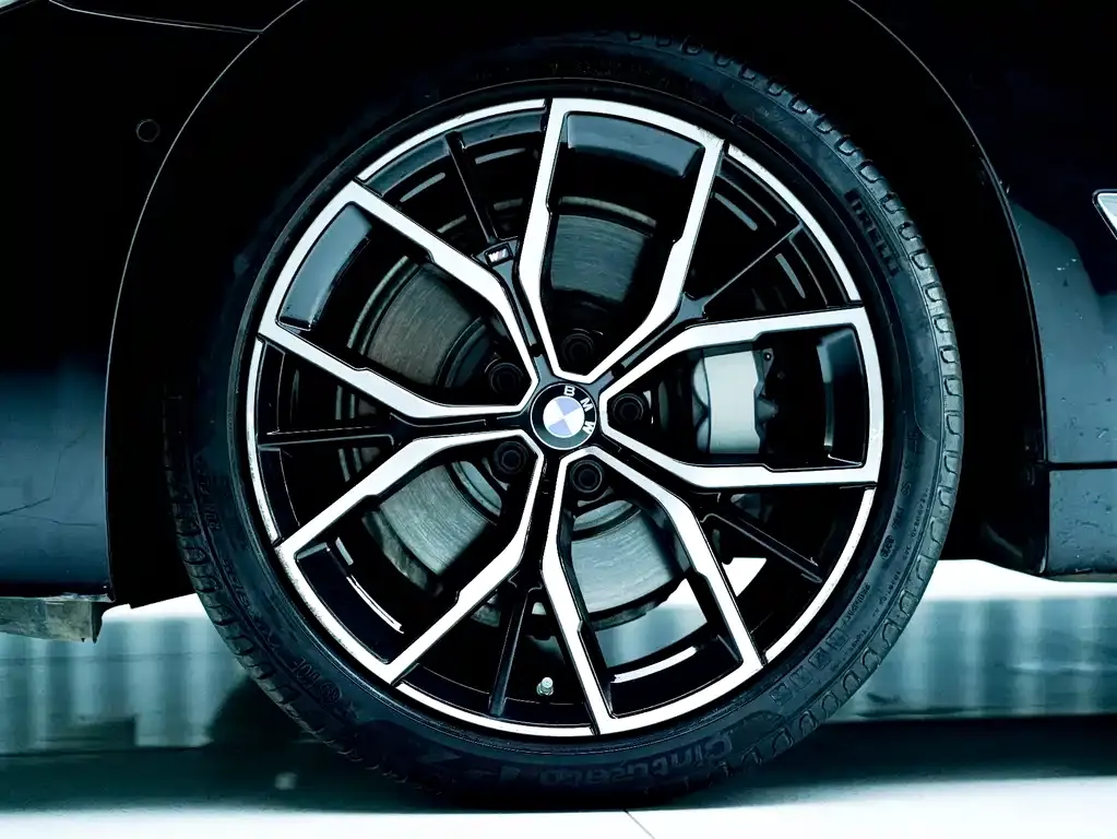BMW 5 Series — фото 7