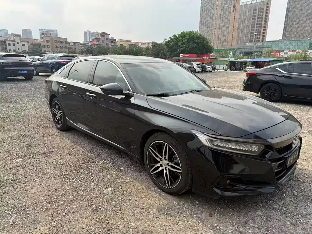 Honda Accord — фото 1