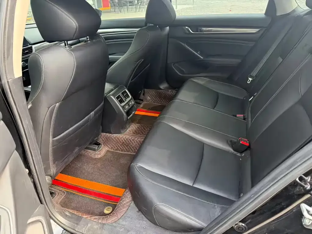 Honda Accord — фото 10