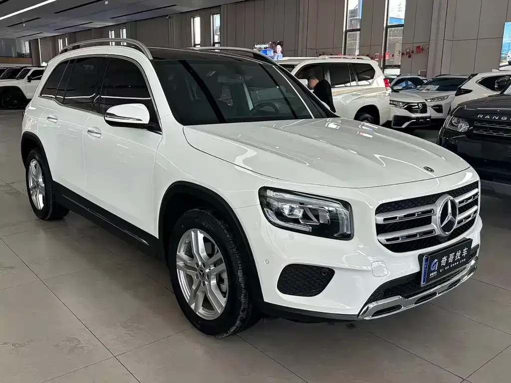 Mercedes-Benz GLB — фото 1