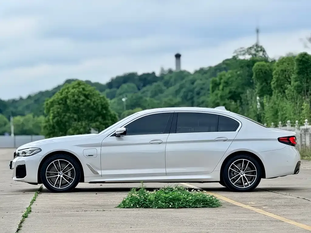 BMW 5 Series New Energy — фото 9