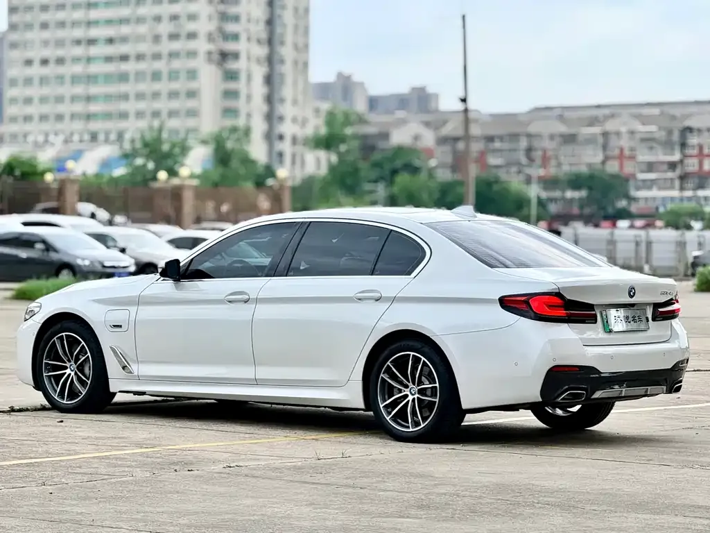 BMW 5 Series New Energy — фото 2