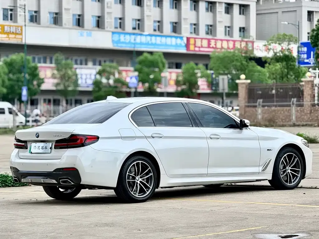 BMW 5 Series New Energy — фото 10