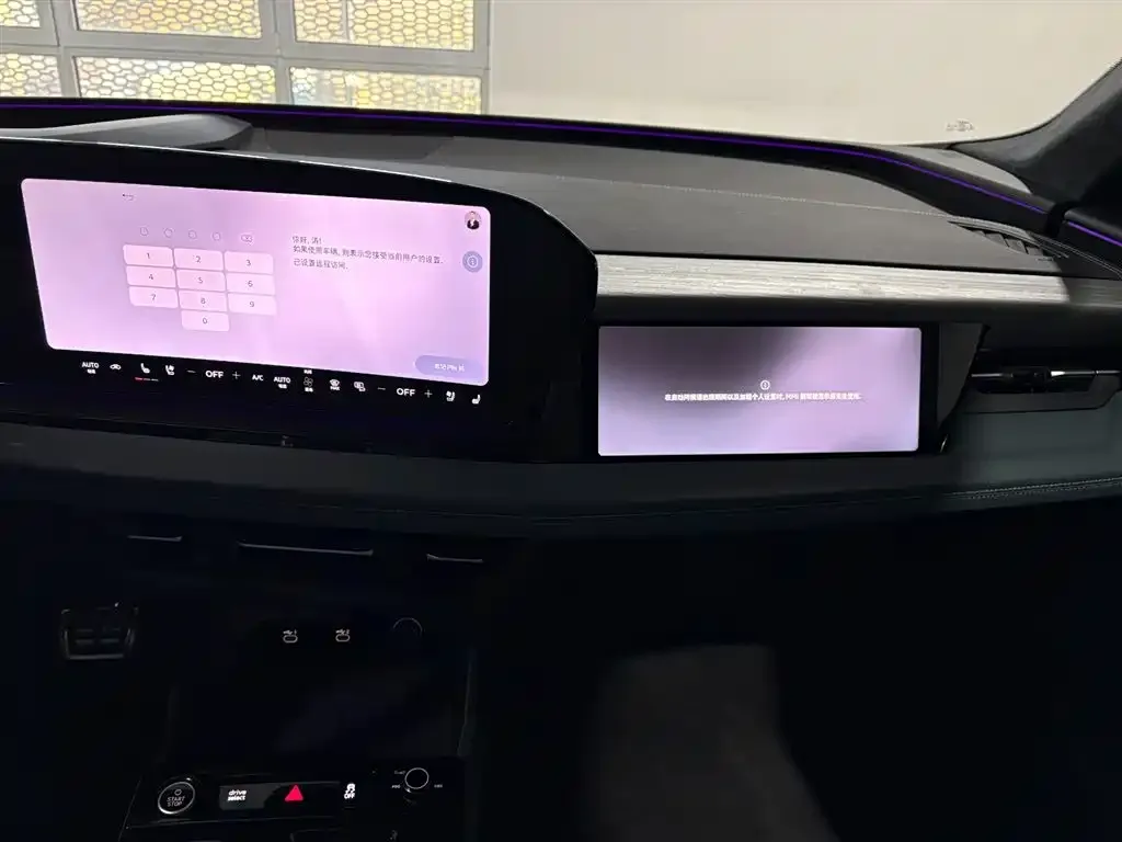 Audi Q6L e-tron — фото 2
