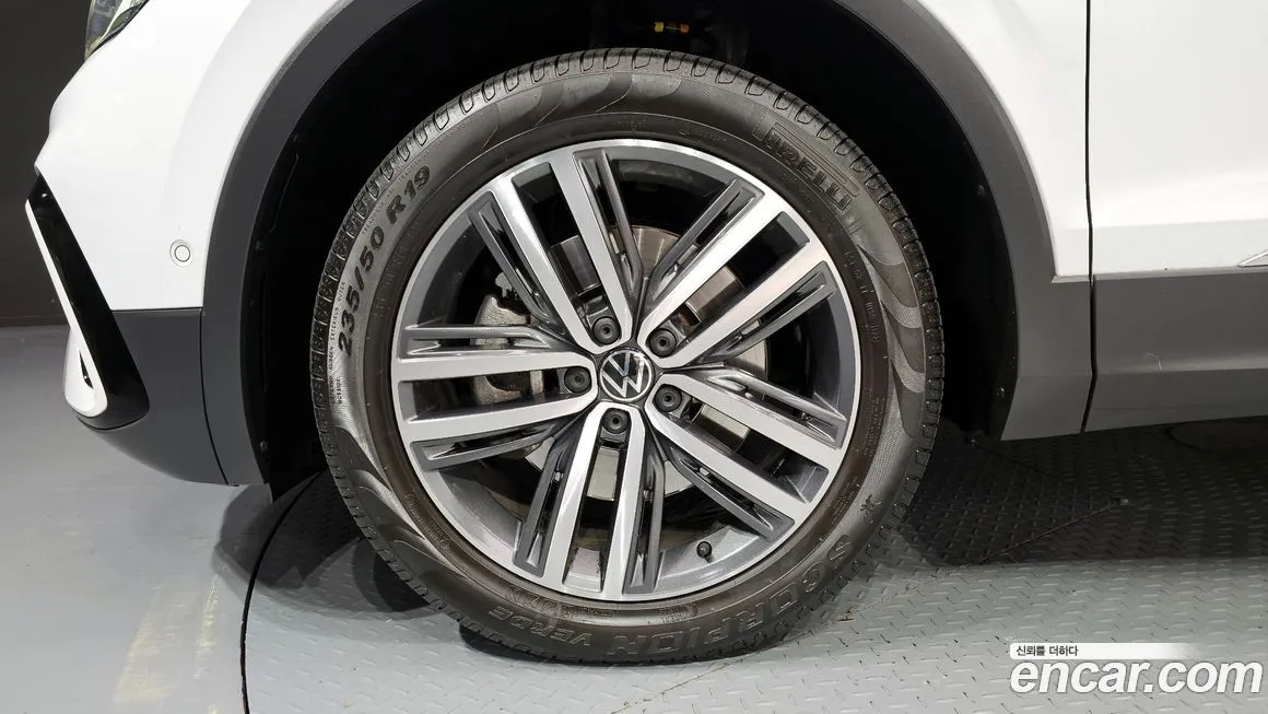 Volkswagen Tiguan — фото 6