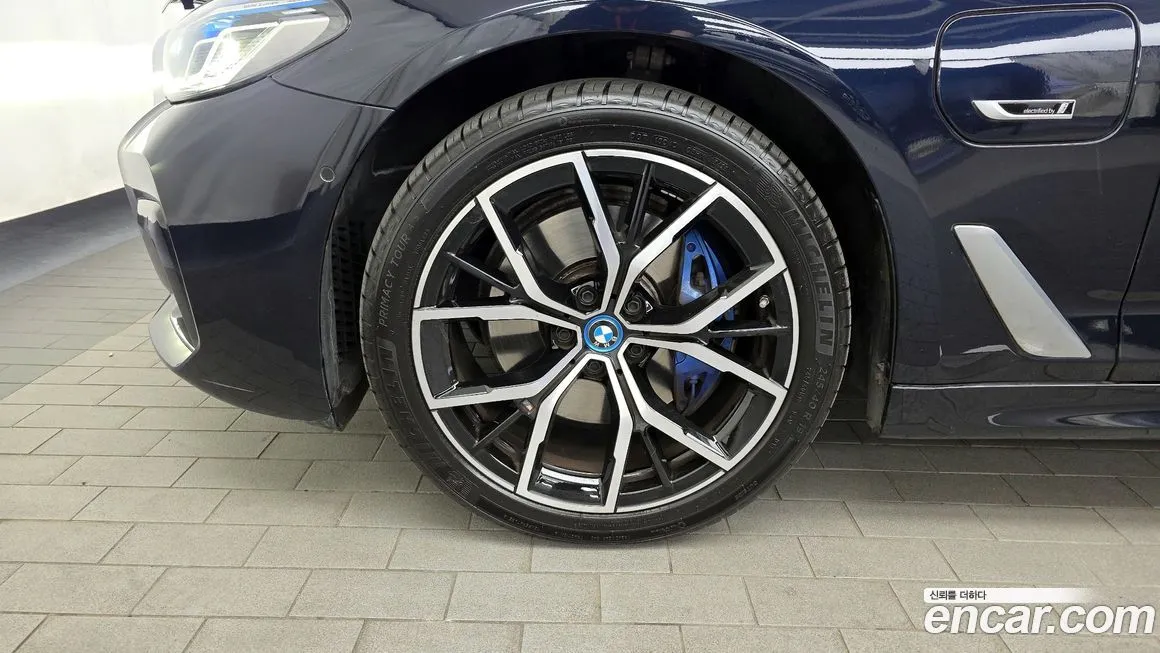 BMW 5-Series — фото 10
