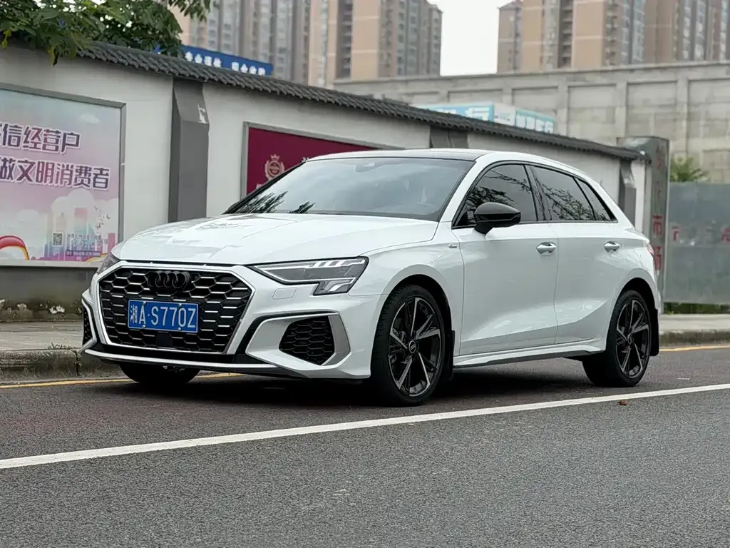 Audi A3 — фото 1