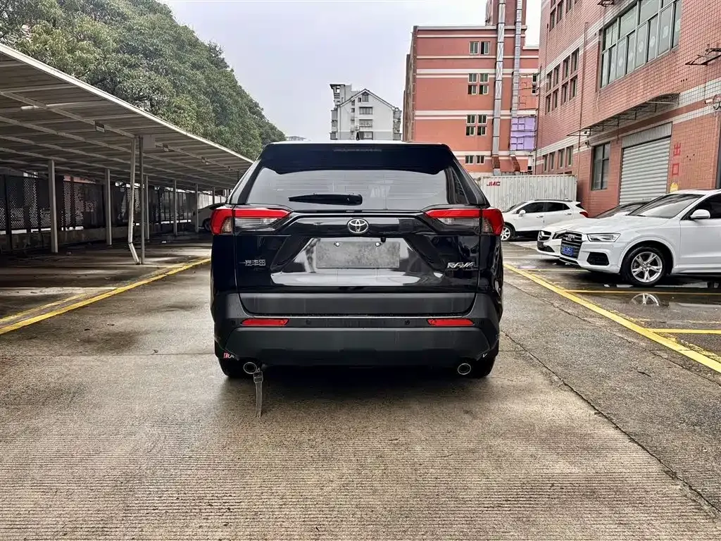 Toyota RAV4 2023 из CN, фото 6