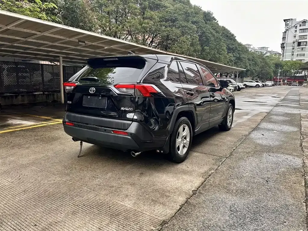 Toyota RAV4 2023 из CN, фото 9