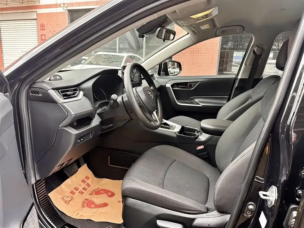 Toyota RAV4 2023 из CN, фото 4