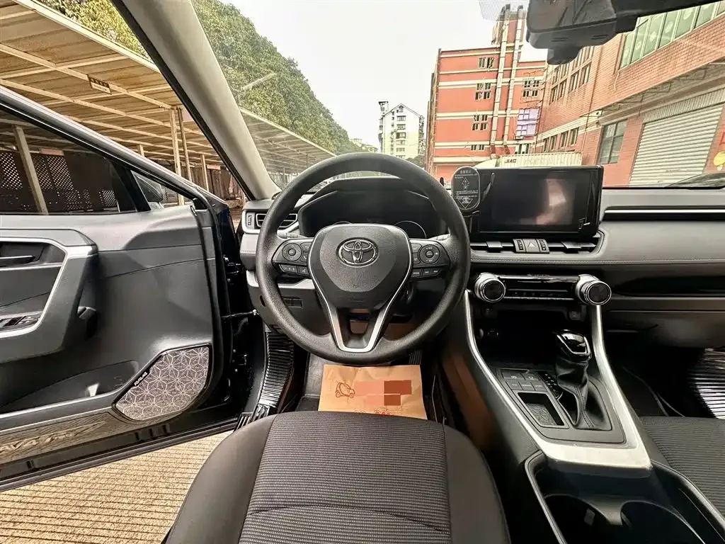 Toyota RAV4 2023 из CN, фото 8