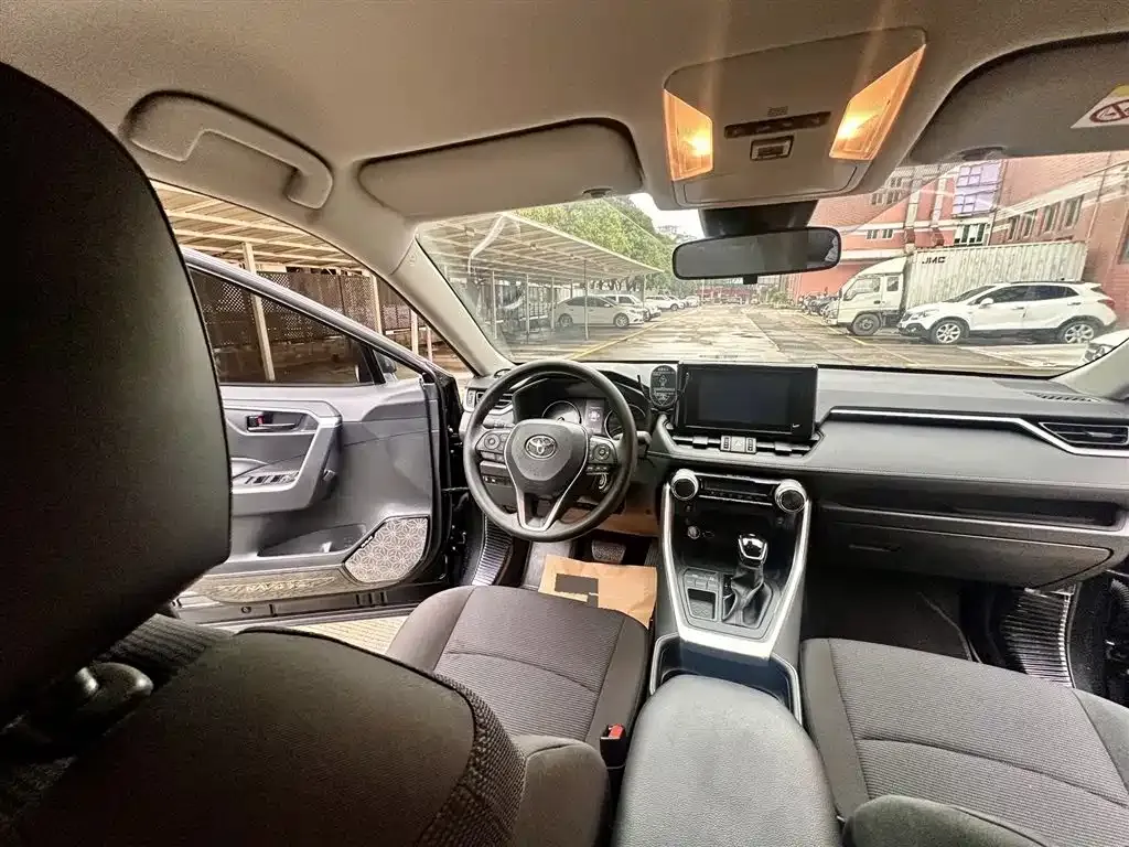 Toyota RAV4 2023 из CN, фото 5