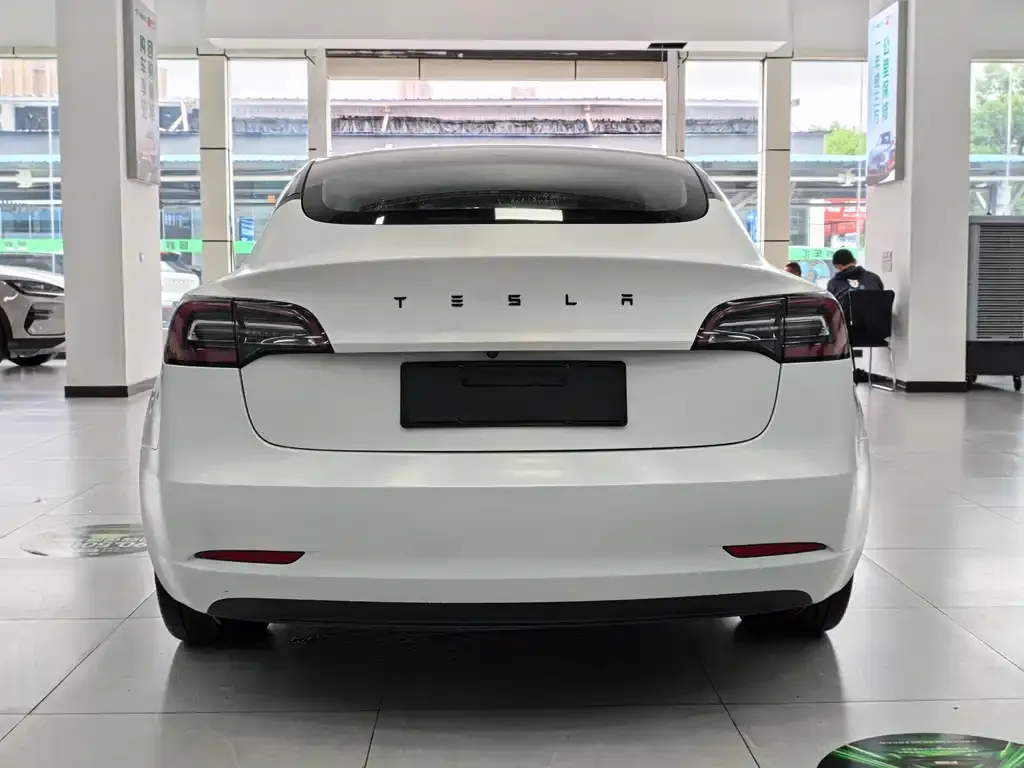 Tesla Model 3 — фото 6