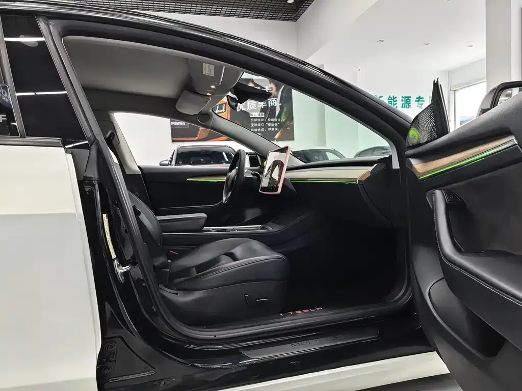 Tesla Model 3 — фото 4