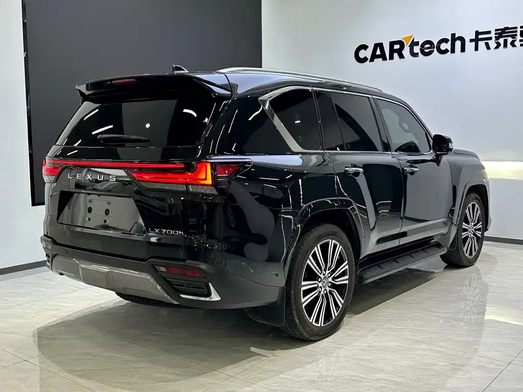 Lexus LX — фото 10
