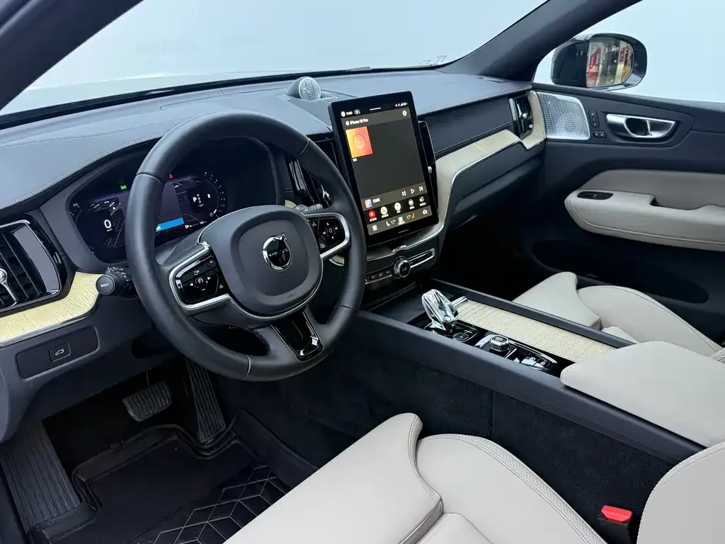 Volvo XC60 — фото 9
