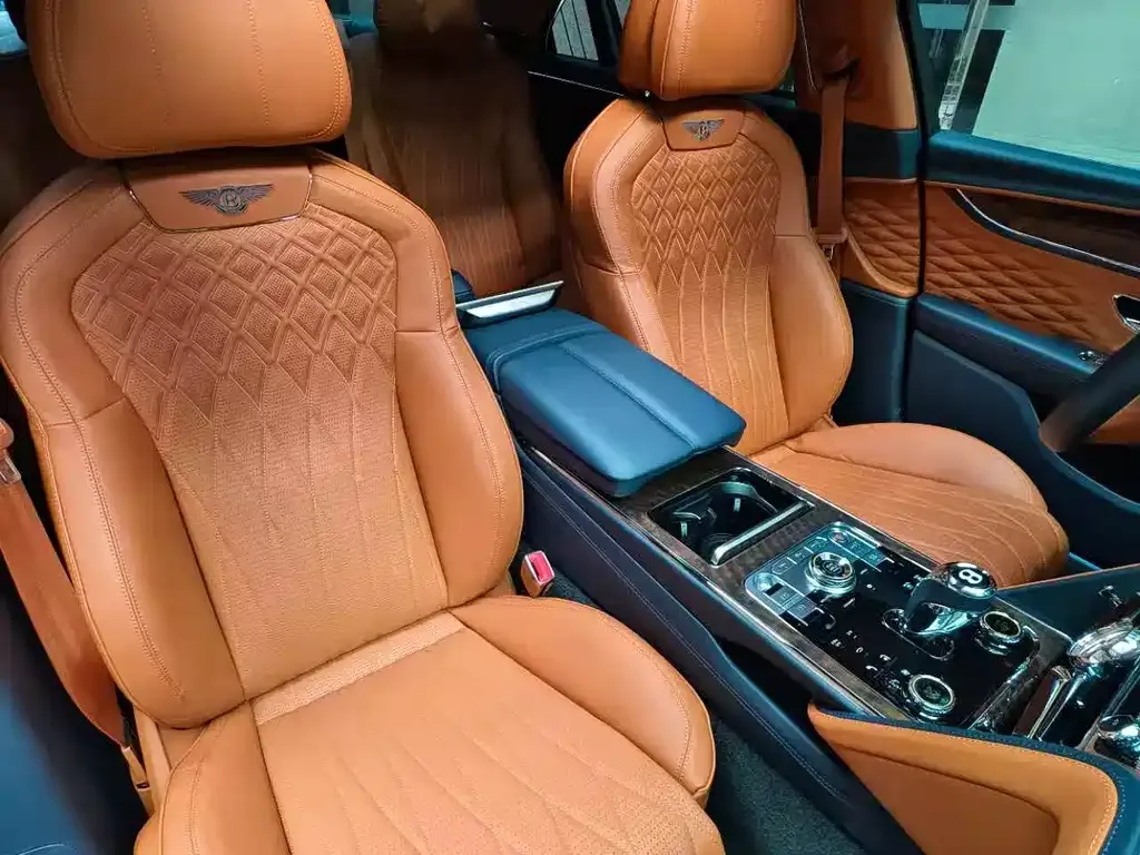 Bentley Flying Spur — фото 2