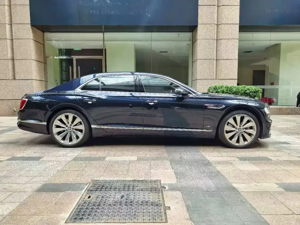 Bentley Flying Spur — фото 8