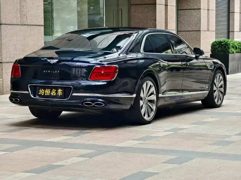 Bentley Flying Spur — фото 10