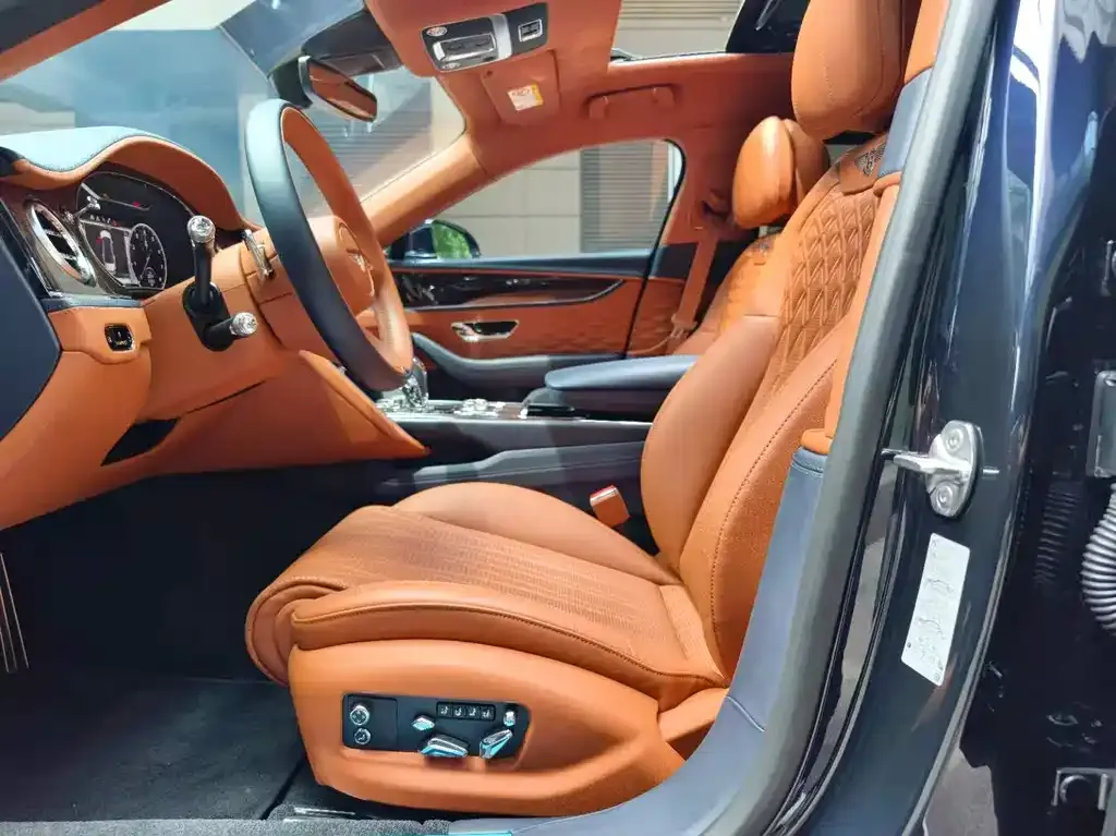 Bentley Flying Spur — фото 9