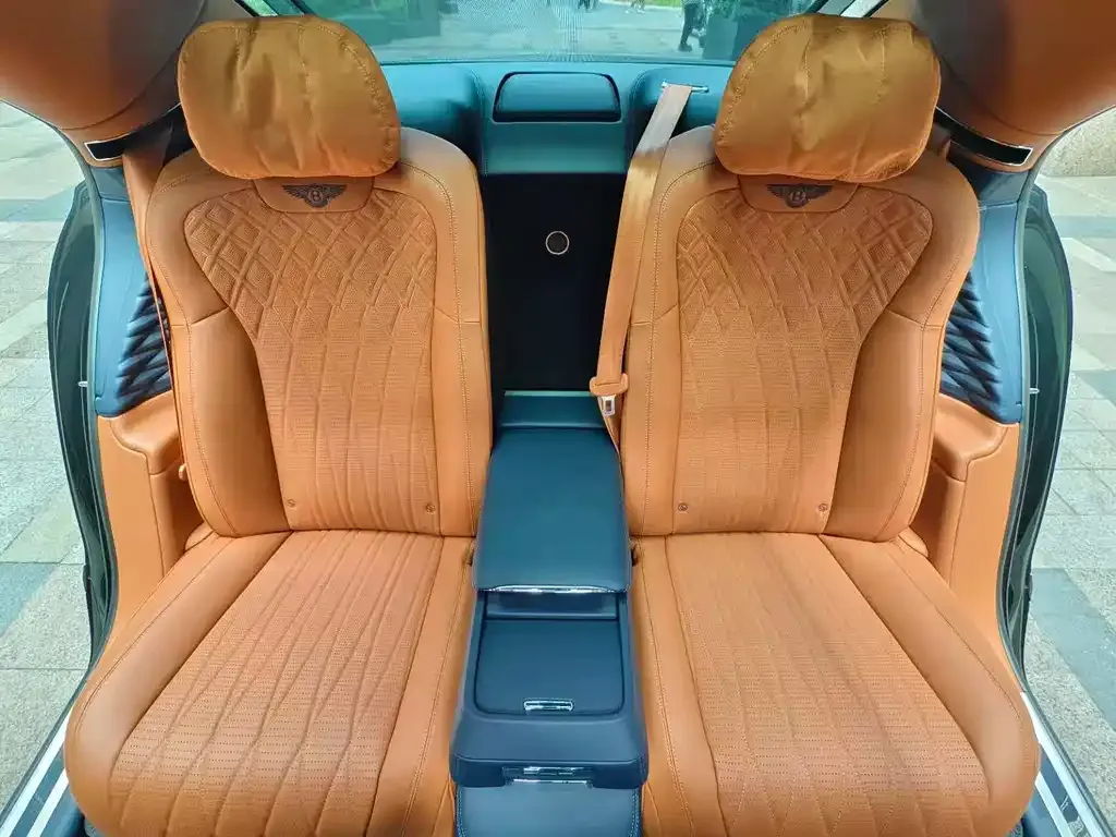 Bentley Flying Spur — фото 4