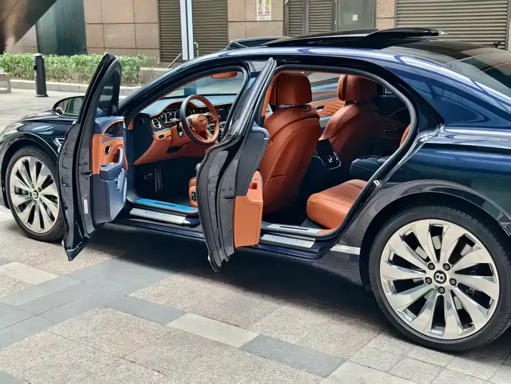 Bentley Flying Spur — фото 3