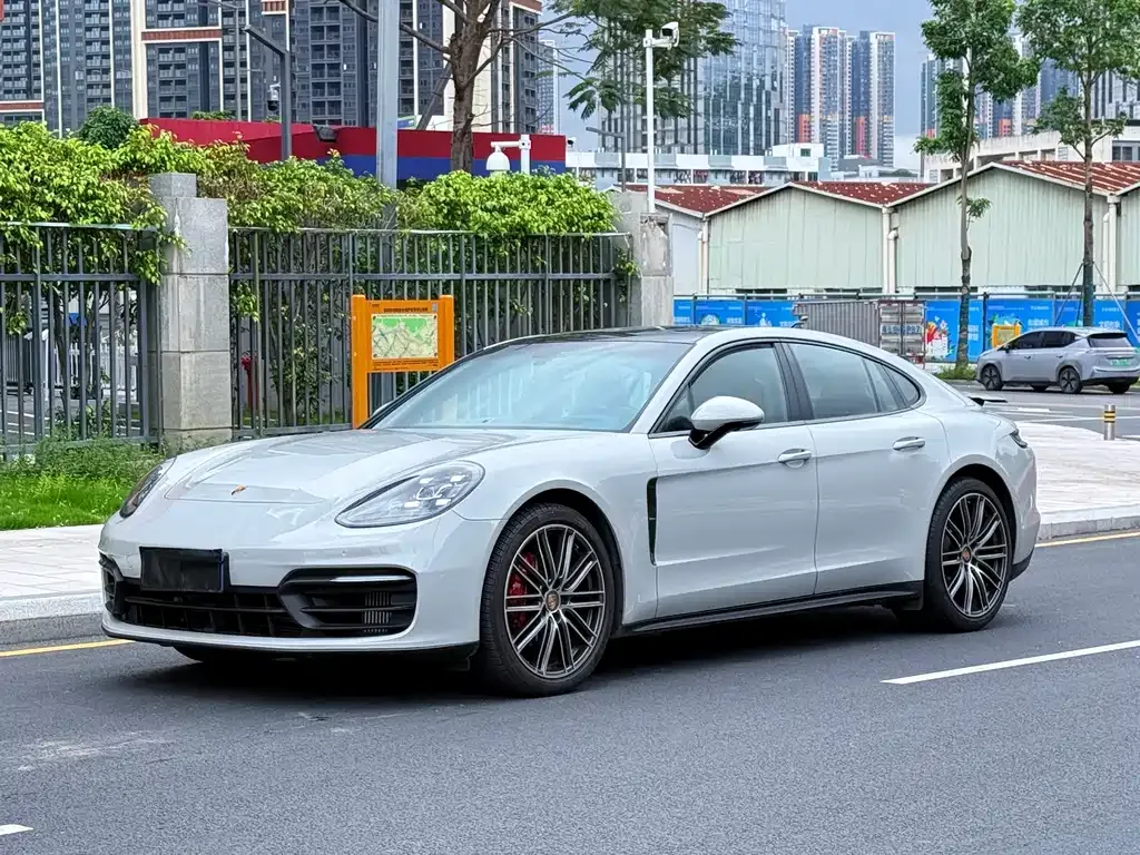 Porsche Panamera — фото 1