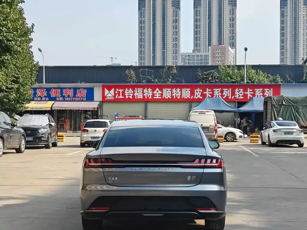 BYD Han — фото 2