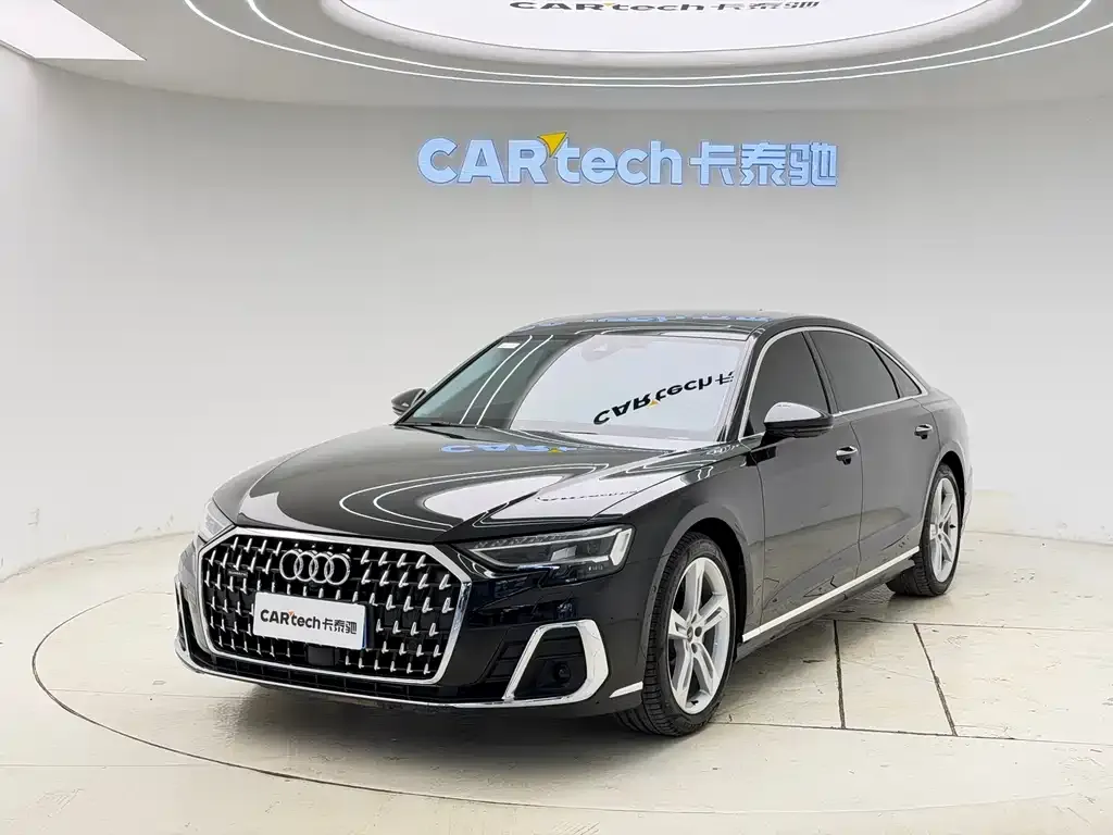 Audi A8 — фото 1