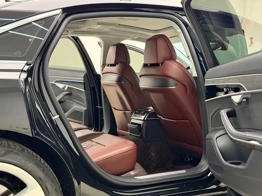 Audi A8 — фото 4