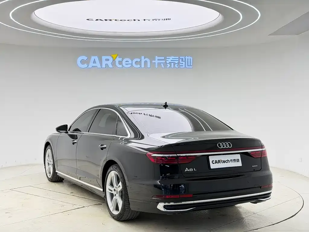 Audi A8 — фото 2