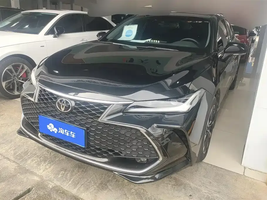 Toyota Avalon — фото 1