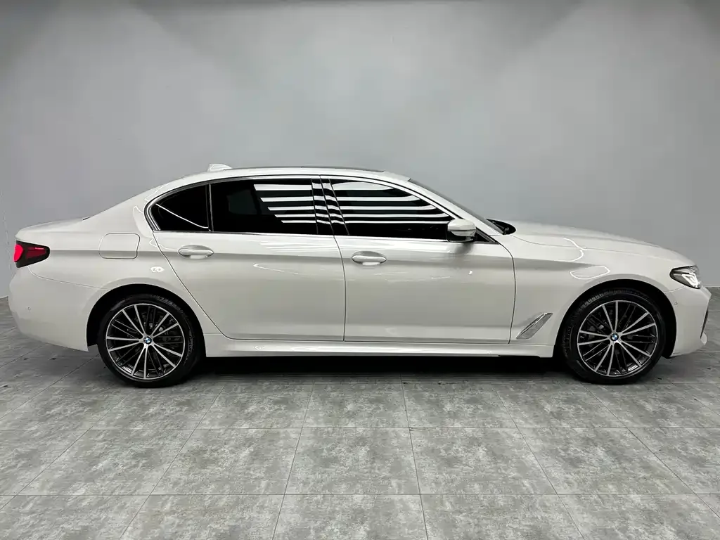 BMW 5 Series — фото 4